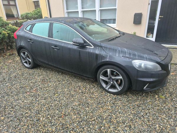 Volvo V40 Hatchback, Diesel, 2015, Black
