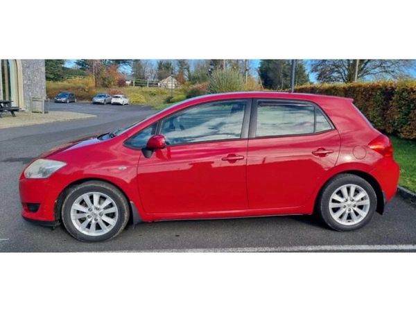 Toyota Auris Hatchback, Diesel, 2009, Red