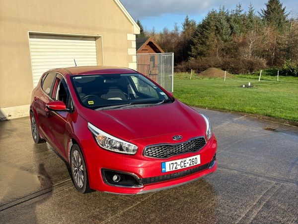 Kia Ceed Hatchback, Diesel, 2017, Red