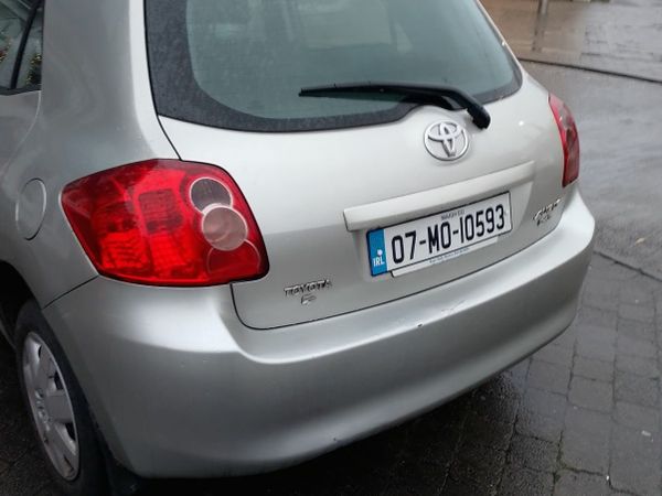 Toyota Yaris Hatchback, Petrol, 2011, Silver