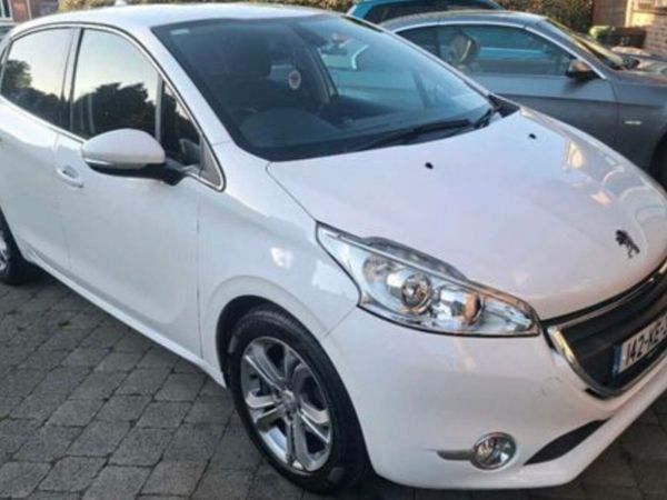 Peugeot 208 Hatchback, Petrol, 2014, White