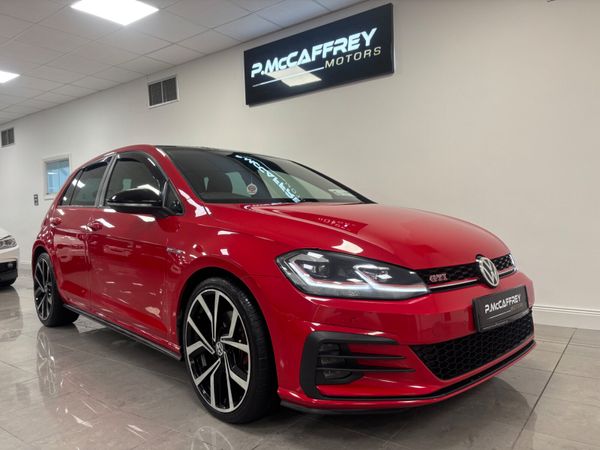 Volkswagen Golf Hatchback, Petrol, 2017, Red