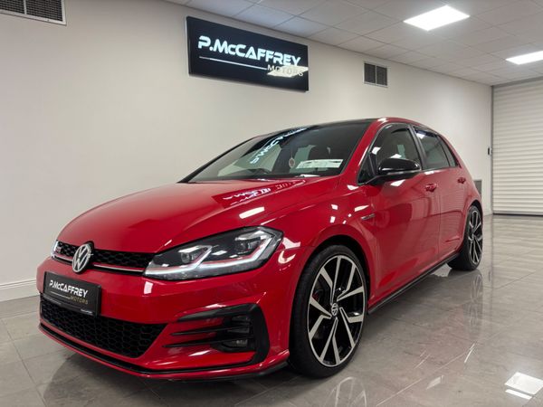 Volkswagen Golf Hatchback, Petrol, 2017, Red