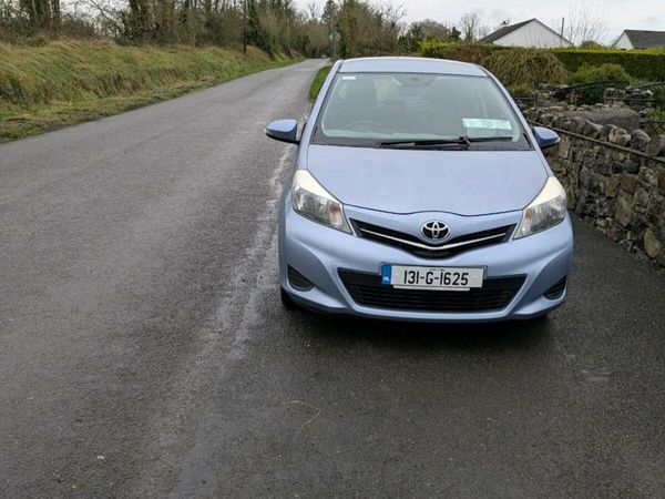 Toyota Yaris Hatchback, Petrol, 2013, Blue