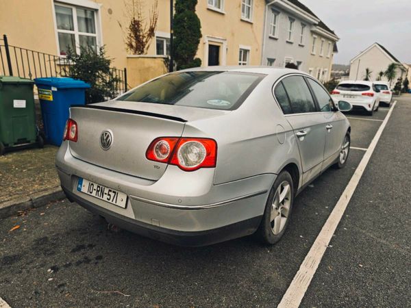 Volkswagen Passat Saloon, Diesel, 2010, Silver