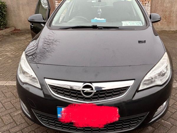 Opel Astra Hatchback, Petrol, 2012, Black