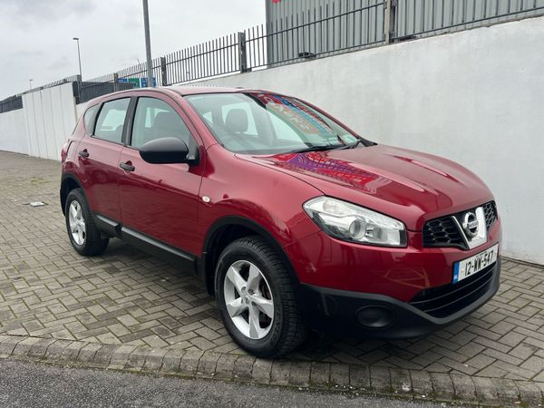 Nissan Qashqai Estate/Jeep, Diesel, 2012, Red