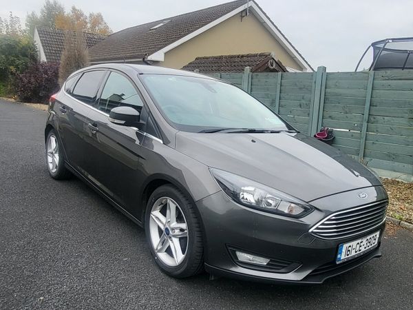 Ford Focus Hatchback, Petrol, 2016, Grey