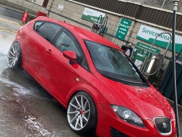 SEAT Leon Hatchback, Diesel, 2010, Red