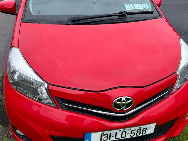 Toyota Yaris Hatchback, Petrol, 2013, Red