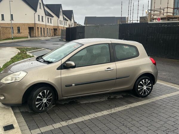 Renault Clio Hatchback, Ethanol Petrol, 2010, Gold