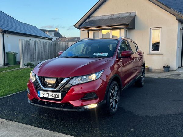 Nissan Qashqai Hatchback, Diesel, 2018, Red