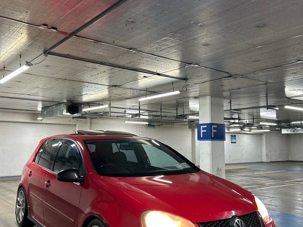 Volkswagen Golf Hatchback, Petrol, 2006, Red