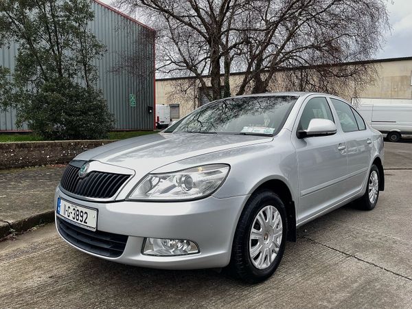 Skoda Octavia Hatchback, Petrol, 2011, Silver