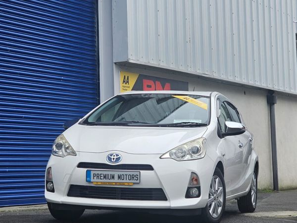 Toyota Aqua Hatchback, Petrol Hybrid, 2014, White