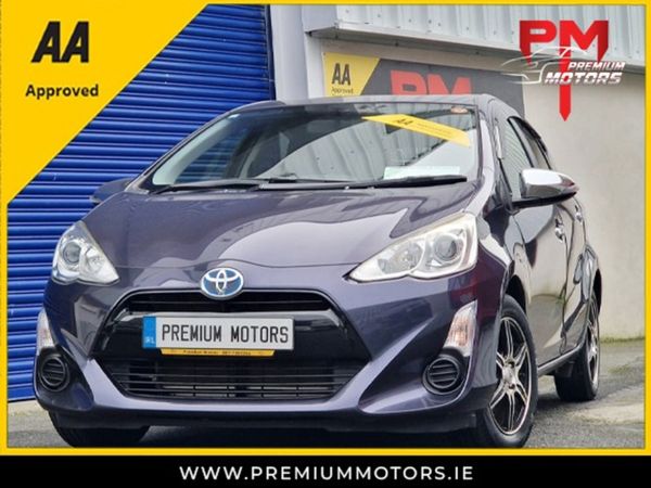 Toyota Aqua Hatchback, Petrol Hybrid, 2015, Purple