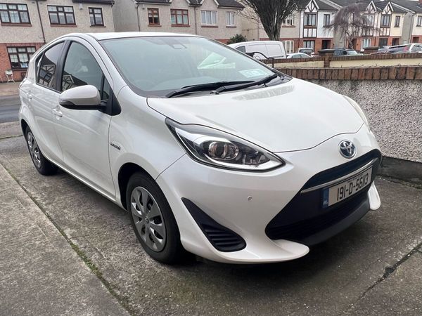 Honda Fit Hatchback, Petrol Hybrid, 2016, White