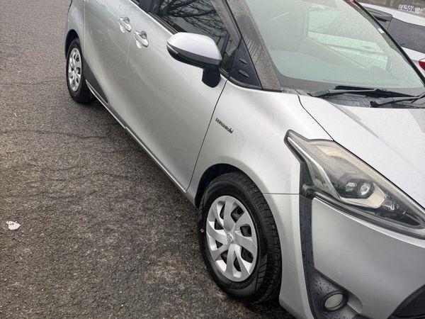 Toyota Sienta MPV, Petrol Hybrid, 2016, Silver