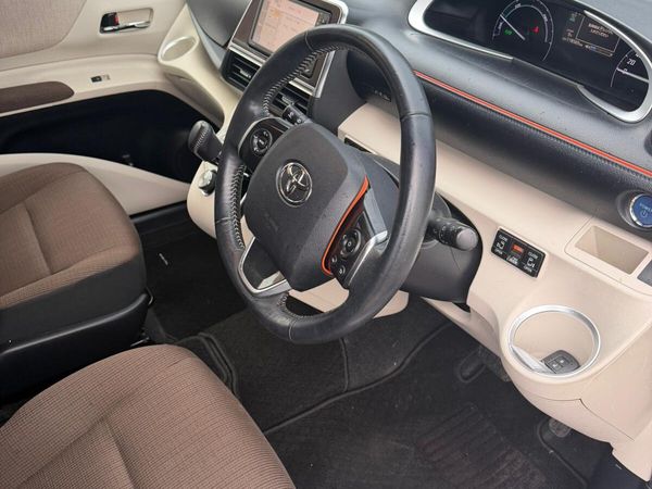Toyota Sienta MPV, Petrol Hybrid, 2016, Silver