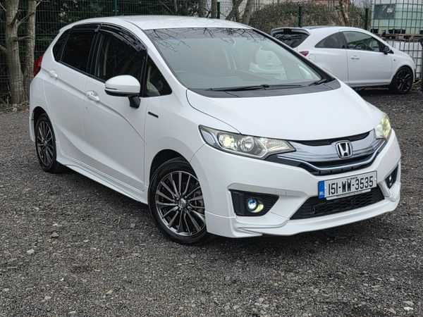 Honda Fit Hatchback, Petrol Hybrid, 2015, White