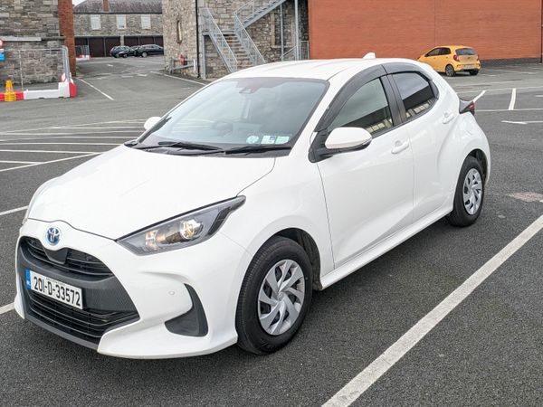 Toyota Yaris Hatchback, Petrol Hybrid, 2020, White