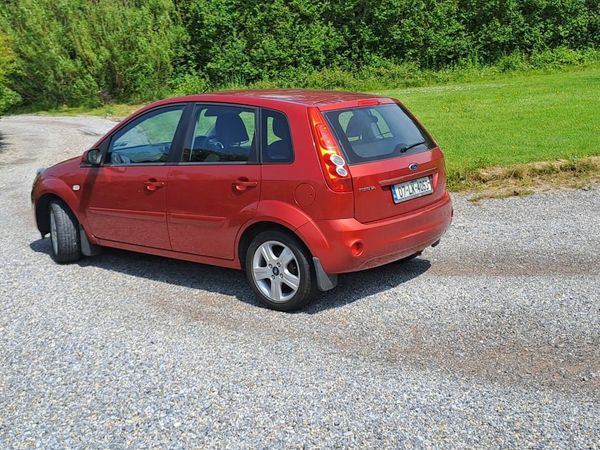 Ford Fiesta Hatchback, Petrol, 2007, Red