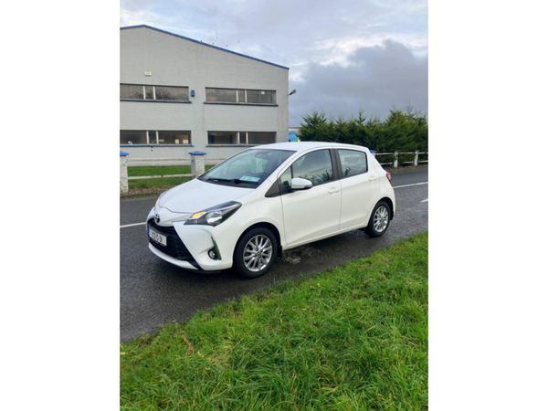 Toyota Yaris Hatchback, Petrol, 2017, White