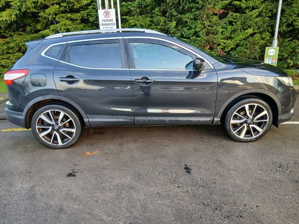 Nissan Qashqai Hatchback, Diesel, 2015, Black