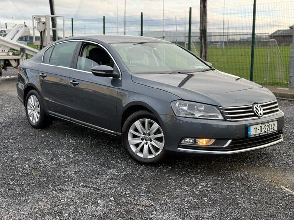 Volkswagen Passat Saloon, Petrol, 2011, Grey