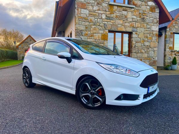 Ford Fiesta Hatchback, Petrol, 2017, White