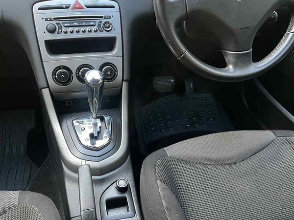 Peugeot 308 Hatchback, Petrol, 2008, Grey