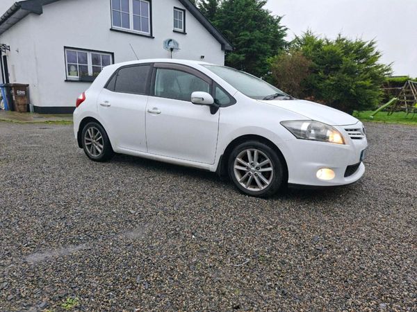 Toyota Auris Hatchback, Diesel, 2011, White