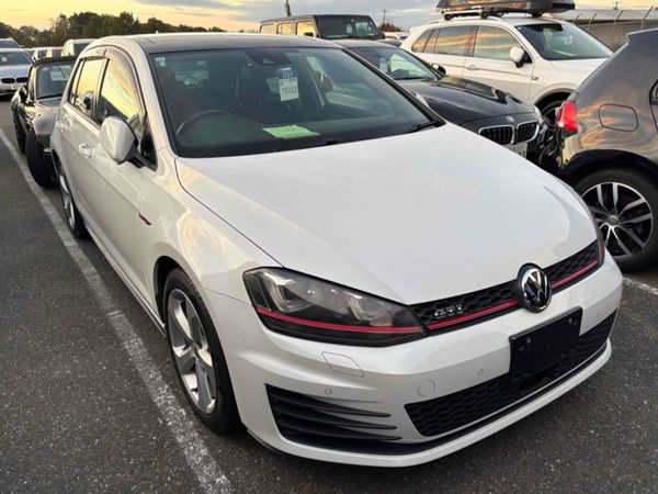 Volkswagen Golf Hatchback, Petrol, 2015, White