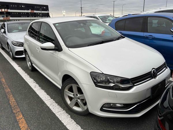 Volkswagen Polo Hatchback, Petrol, 2016, White
