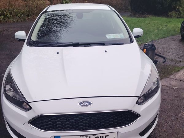 Ford Focus Hatchback, Petrol, 2015, White