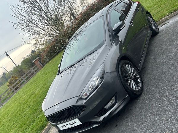 Ford Focus Hatchback, Petrol, 2017, Grey