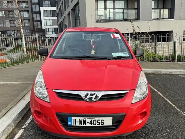 Hyundai i20 Hatchback, Petrol, 2011, Red