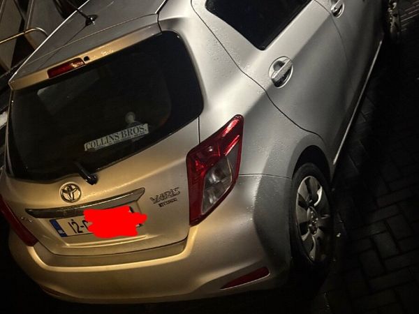 Toyota Yaris Hatchback, Petrol, 2012, Silver