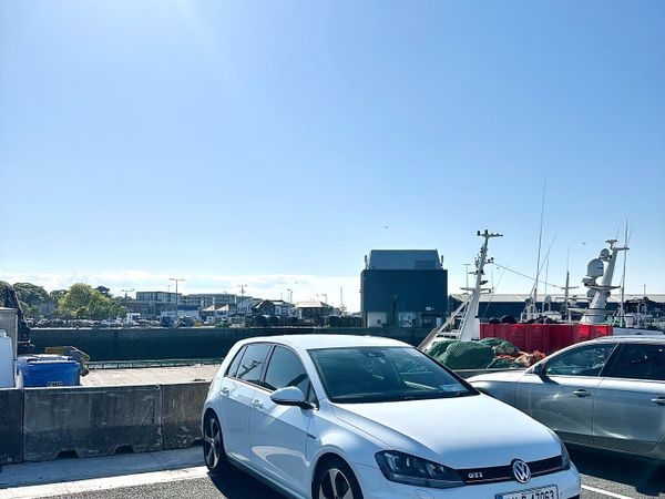 Volkswagen Golf Hatchback, Petrol, 2014, White