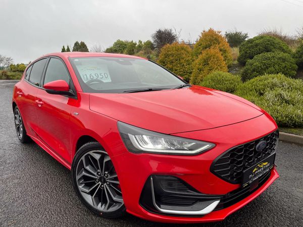 Ford Focus Hatchback, Diesel, 2022, Red