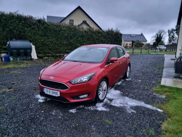 Ford Focus Hatchback, Diesel, 2017, Red