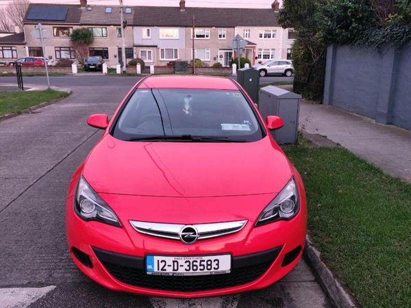 Opel Astra Hatchback, Petrol, 2012, Red
