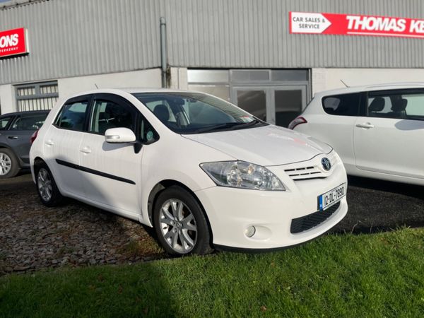 Toyota Auris Hatchback, Petrol, 2012, White