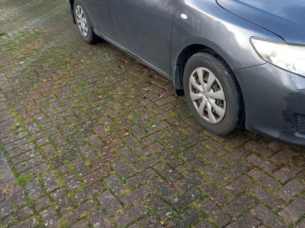 Toyota Corolla Saloon, Diesel, 2010, Grey