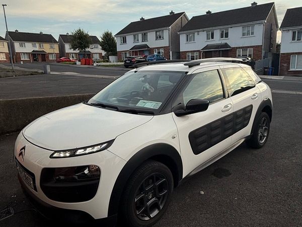 Citroen C4 Hatchback, Petrol, 2016, White