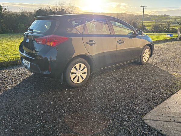 Toyota Auris Hatchback, Diesel, 2013, Black