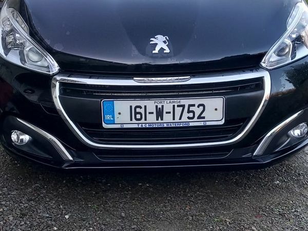 Peugeot 208 Hatchback, Diesel, 2016, Black
