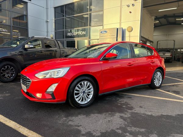 Ford Focus Hatchback, Diesel, 2018, Red