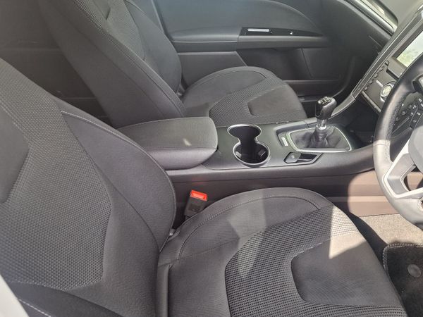 Ford Mondeo Hatchback, Diesel, 2019, Grey