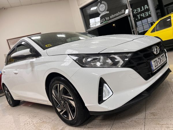 Hyundai i20 Hatchback, Petrol, 2023, White